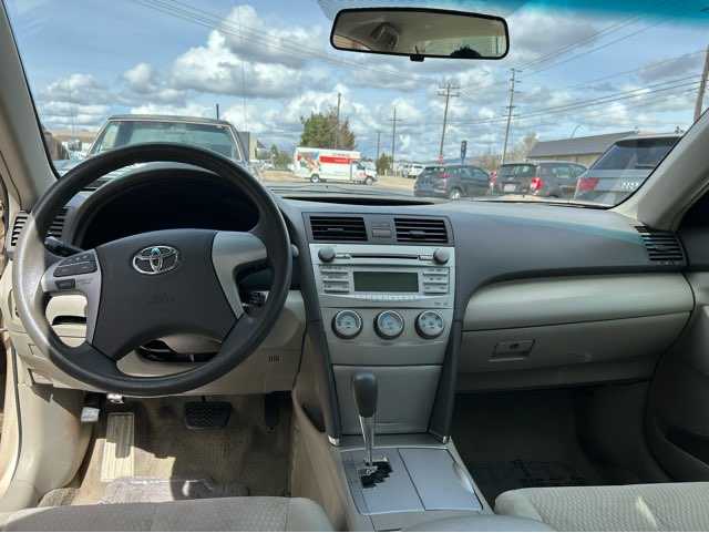 Toyota Camry Image 8