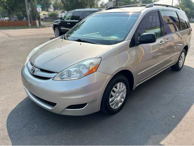 Toyota Sienna Image 5