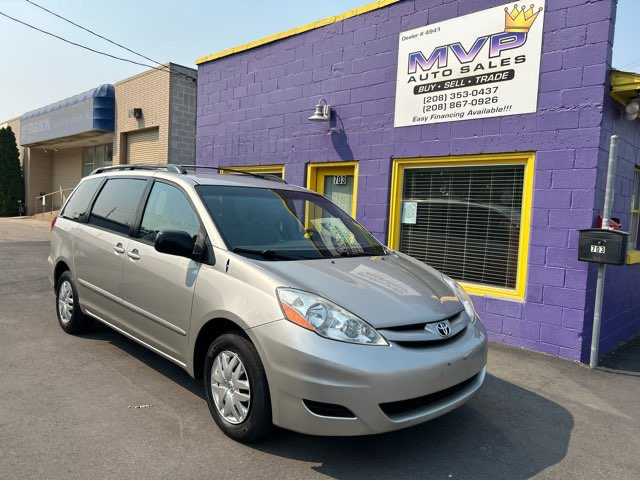 Toyota Sienna Image 1